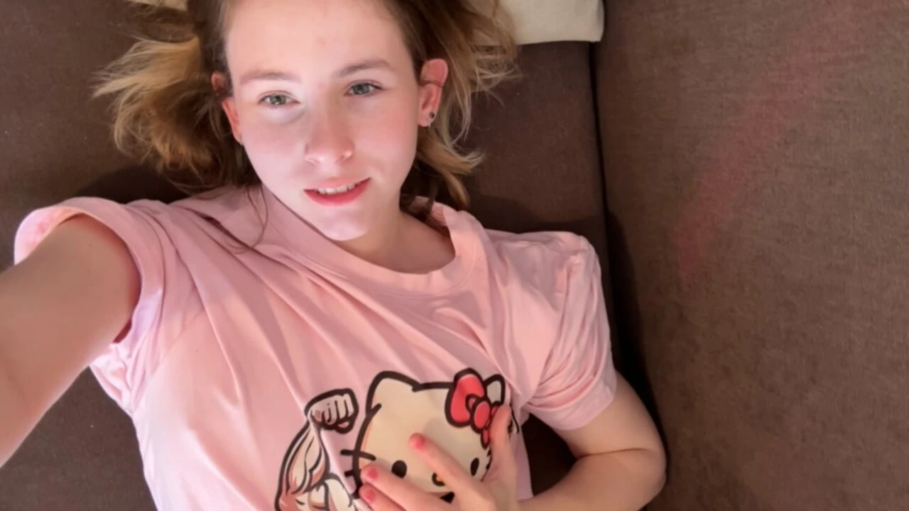 UwU Phone-in-Hand Bedtime Fantasy